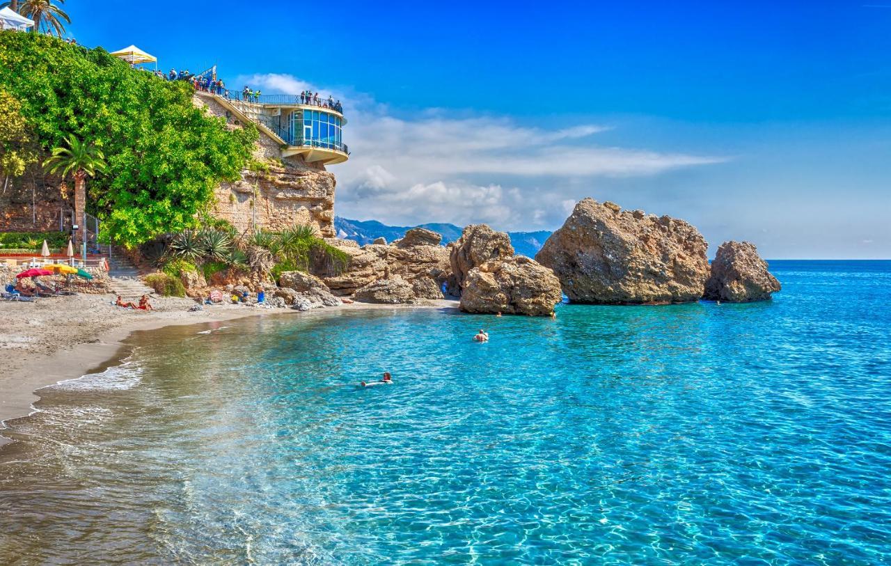 Torrecilla Sirena Beach Nerja Bagian luar foto