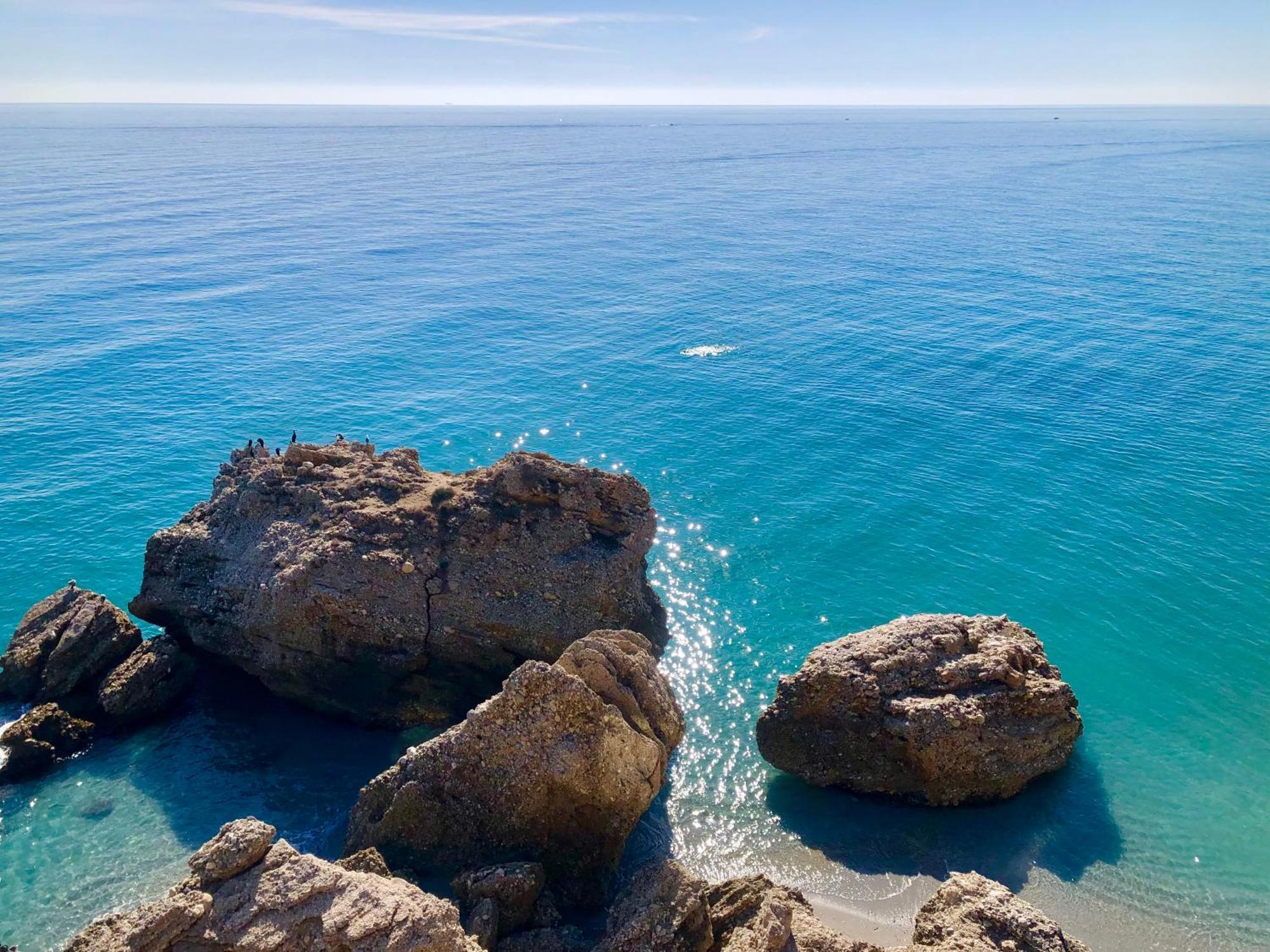 Torrecilla Sirena Beach Nerja Bagian luar foto